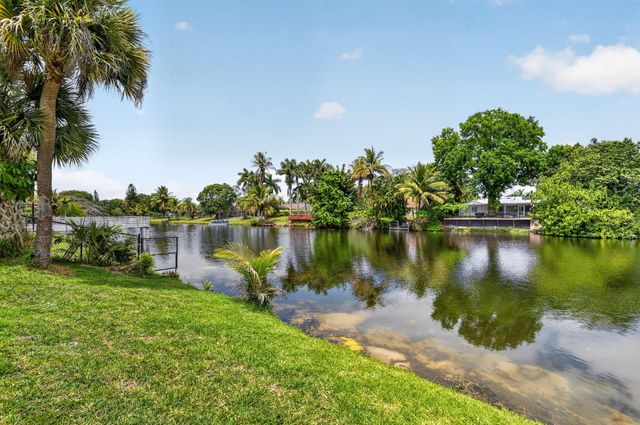 1262 Essex Drive, Wellington, FL 33414