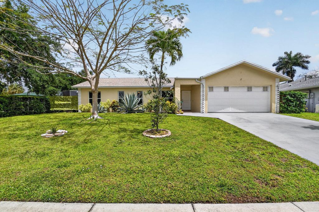 1262 Essex Drive, Wellington, FL 33414