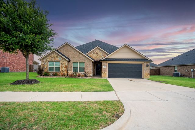 1543 Meadowlake Drive, Waxahachie, TX 75165