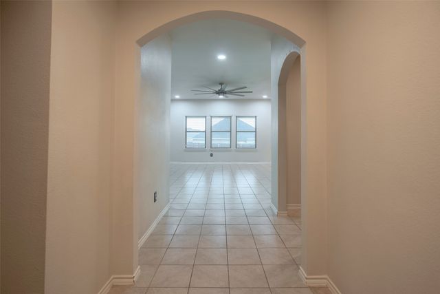 1543 Meadowlake Drive, Waxahachie, TX 75165
