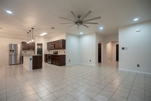1543 Meadowlake Drive, Waxahachie, TX 75165