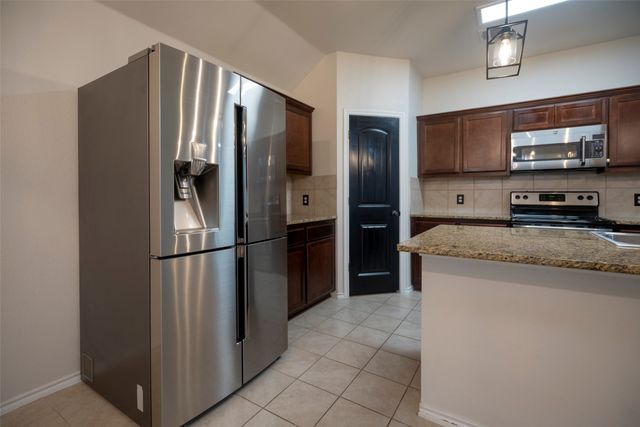 1543 Meadowlake Drive, Waxahachie, TX 75165