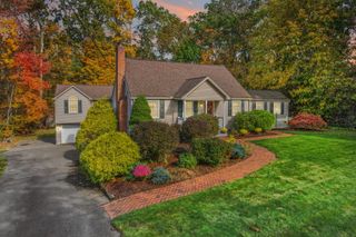 54 Pinewood Drive, Farmington, CT 06032