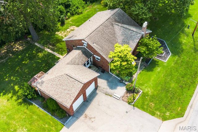 938 E Washington Street, Millstadt, IL 62260