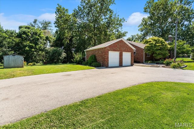 938 E Washington Street, Millstadt, IL 62260