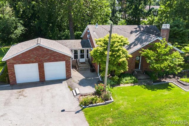 938 E Washington Street, Millstadt, IL 62260