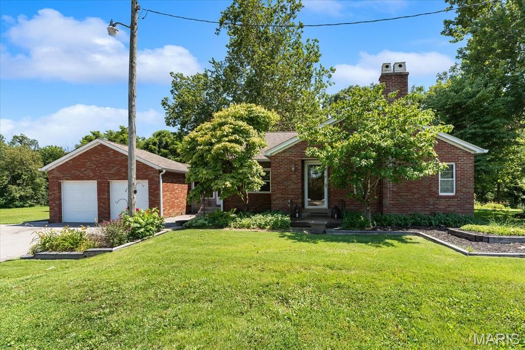 938 E Washington Street, Millstadt, IL 62260