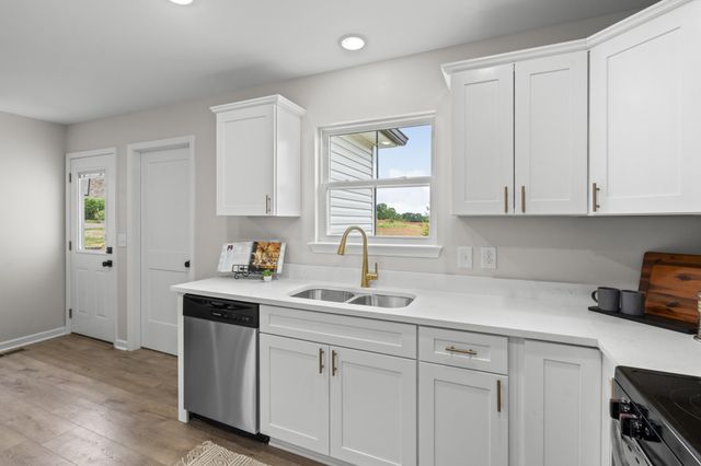 955 Wilkie St N, Mc Ewen, TN 37101