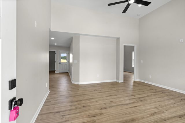 955 Wilkie St N, Mc Ewen, TN 37101