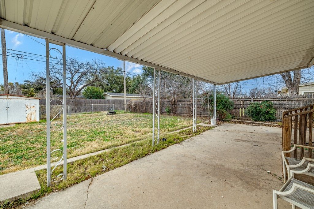 Image 12 of property listing at 2707 Beauregard Ave, San Angelo, TX 76901