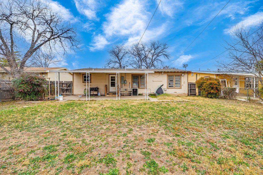 Image 14 of property listing at 2707 Beauregard Ave, San Angelo, TX 76901