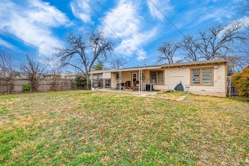 Image 16 of property listing at 2707 Beauregard Ave, San Angelo, TX 76901