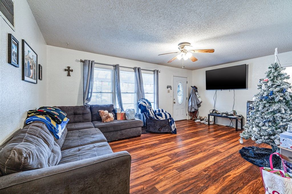 Image 4 of property listing at 2707 Beauregard Ave, San Angelo, TX 76901