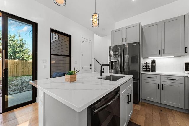 910 Tillery ST A & B, Austin, TX 78702