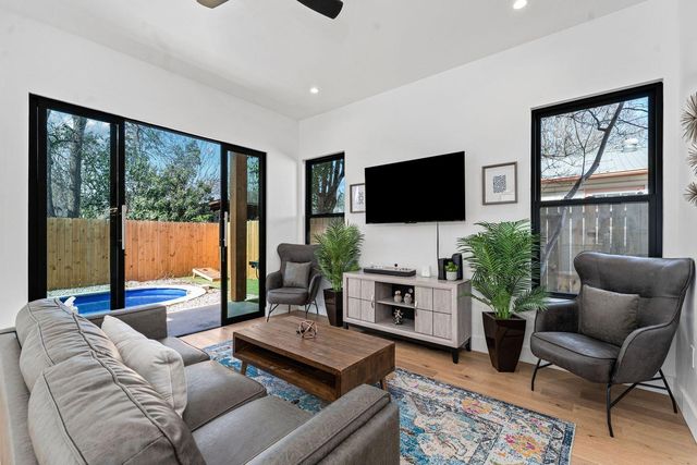 910 Tillery ST A & B, Austin, TX 78702