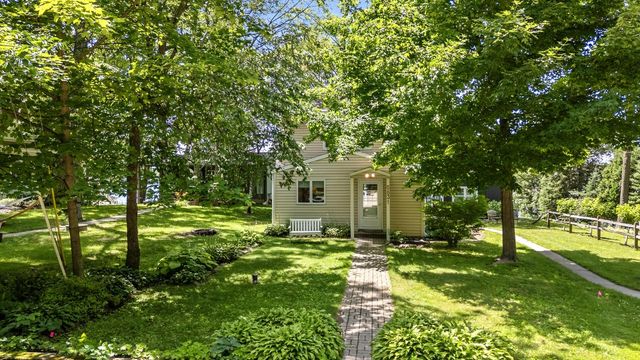 5831 S Hacker DRIVE, West Bend, WI 53095
