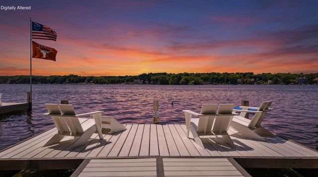 5831 S Hacker DRIVE, West Bend, WI 53095