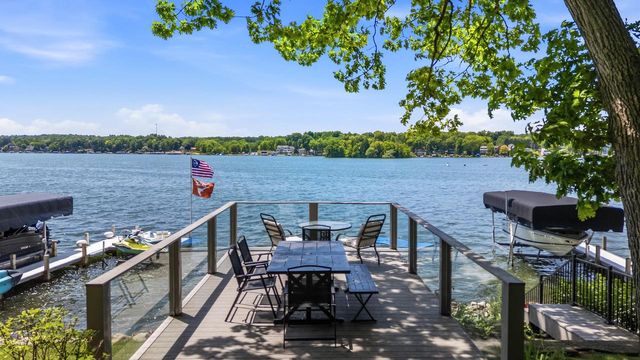5831 S Hacker DRIVE, West Bend, WI 53095