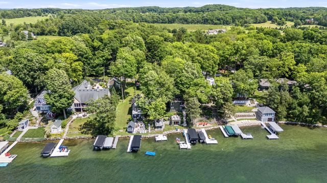 5831 S Hacker DRIVE, West Bend, WI 53095