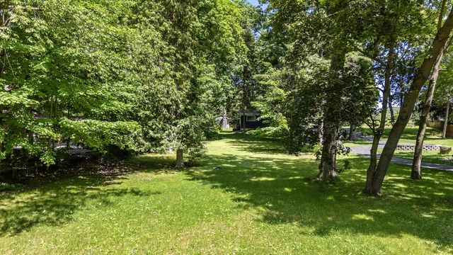 5831 S Hacker DRIVE, West Bend, WI 53095