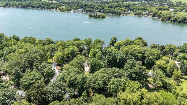 5831 S Hacker DRIVE, West Bend, WI 53095
