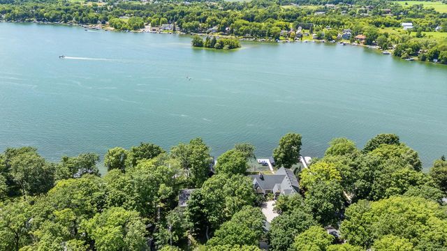 5831 S Hacker DRIVE, West Bend, WI 53095