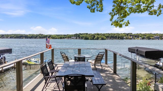 5831 S Hacker DRIVE, West Bend, WI 53095