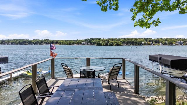 5831 S Hacker DRIVE, West Bend, WI 53095