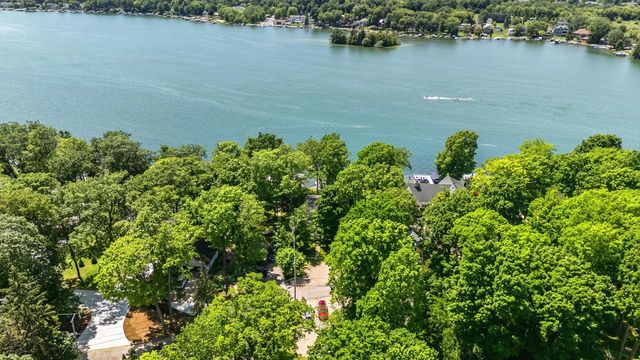 5831 S Hacker DRIVE, West Bend, WI 53095