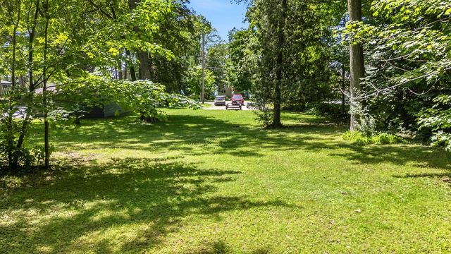 5831 S Hacker DRIVE, West Bend, WI 53095