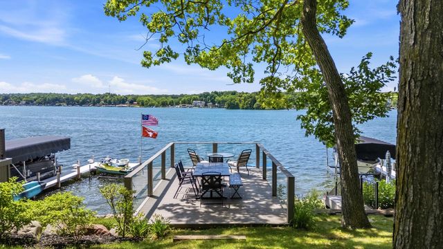 5831 S Hacker DRIVE, West Bend, WI 53095