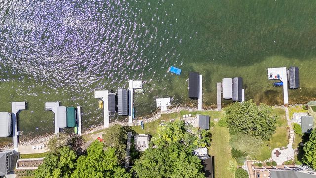 5831 S Hacker DRIVE, West Bend, WI 53095