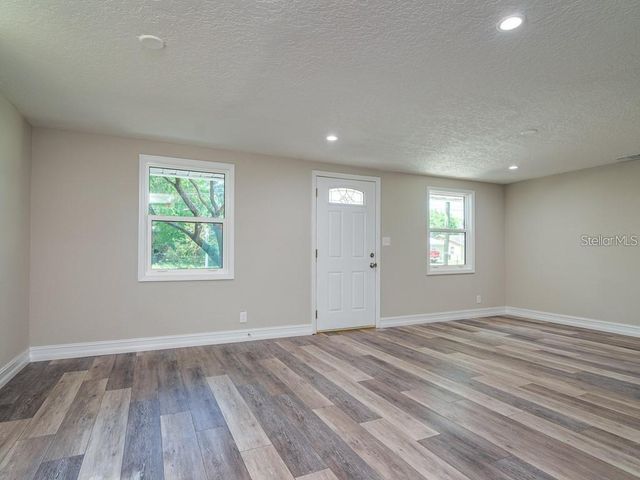 7225 33RD STREET N, St Petersburg, FL 33702