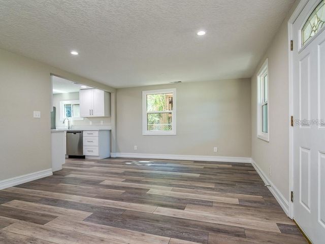7225 33RD STREET N, St Petersburg, FL 33702