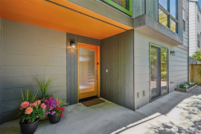 9423 Roosevelt Way NE, Seattle, WA 98115