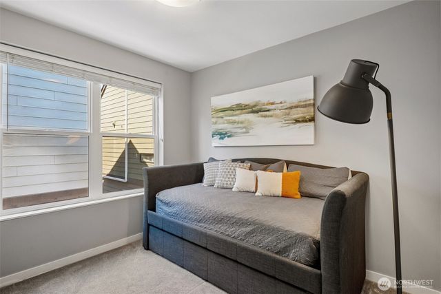 9423 Roosevelt Way NE, Seattle, WA 98115