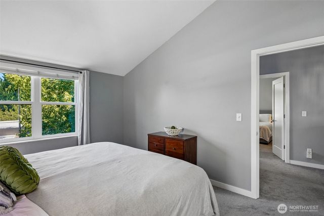9423 Roosevelt Way NE, Seattle, WA 98115