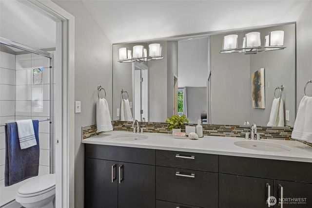 9423 Roosevelt Way NE, Seattle, WA 98115