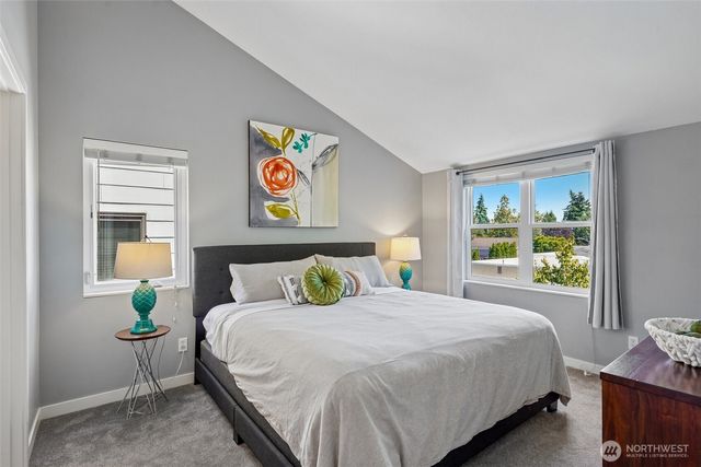 9423 Roosevelt Way NE, Seattle, WA 98115