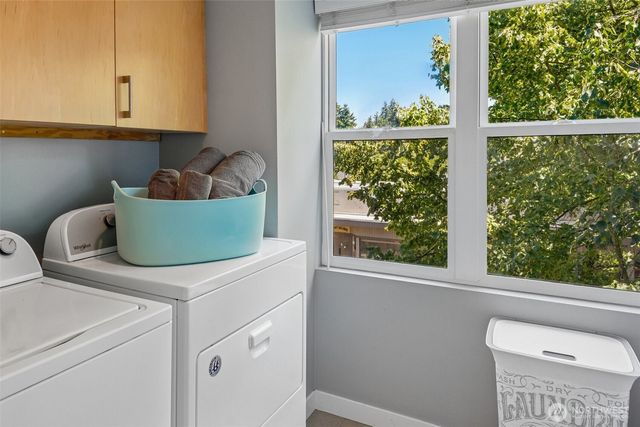 9423 Roosevelt Way NE, Seattle, WA 98115