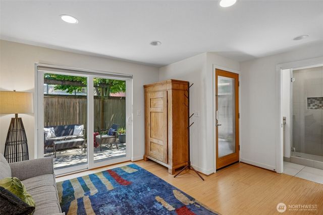 9423 Roosevelt Way NE, Seattle, WA 98115