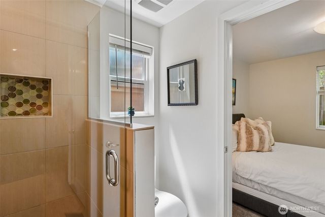 9423 Roosevelt Way NE, Seattle, WA 98115