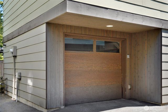 9423 Roosevelt Way NE, Seattle, WA 98115