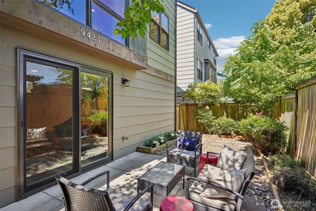 9423 Roosevelt Way NE, Seattle, WA 98115