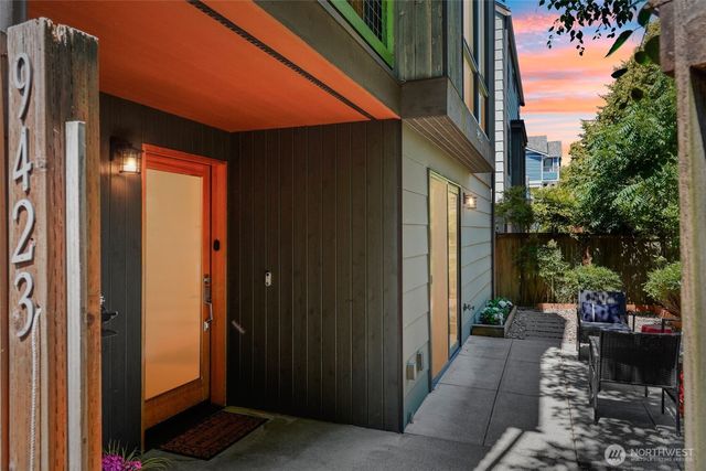 9423 Roosevelt Way NE, Seattle, WA 98115