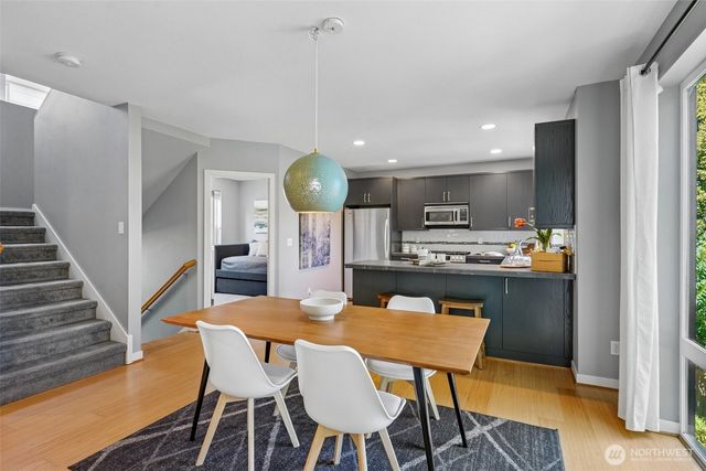 9423 Roosevelt Way NE, Seattle, WA 98115