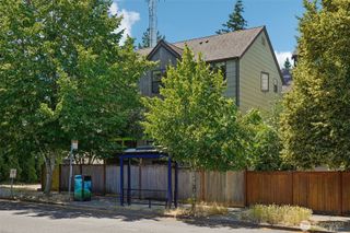 9423 Roosevelt Way NE, Seattle, WA 98115