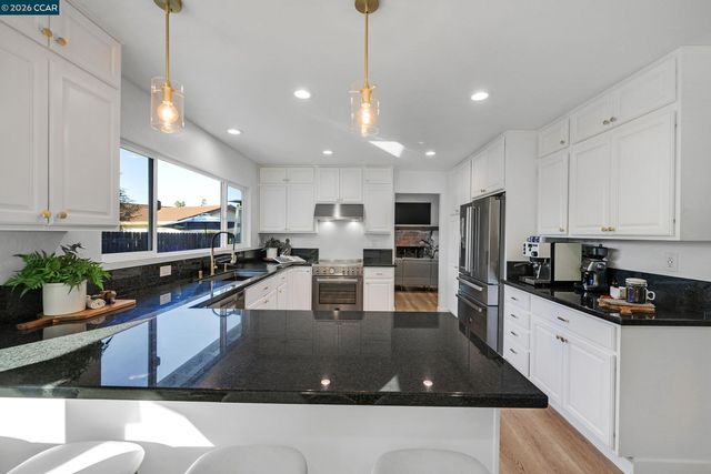 207 Normandy Ln, Walnut Creek, CA 94598