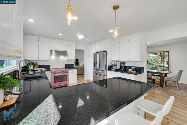207 Normandy Ln, Walnut Creek, CA 94598