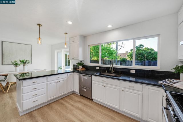 207 Normandy Ln, Walnut Creek, CA 94598